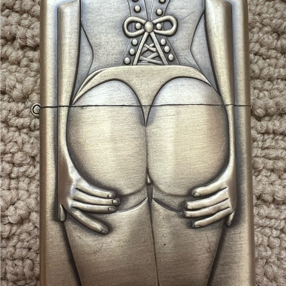 Vintage lighter Girl - Picture 2 of 4
